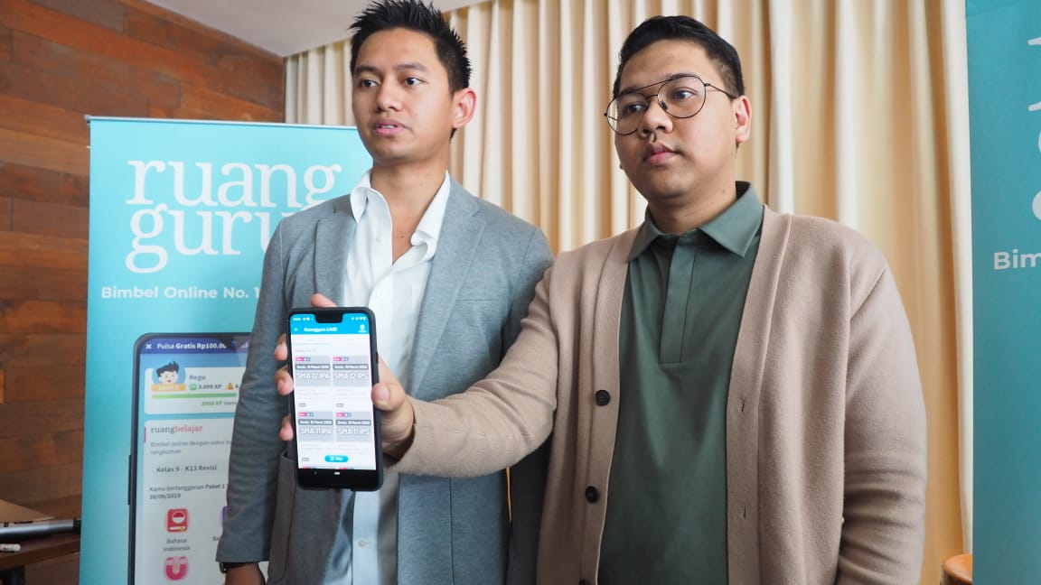 Belva Devara selaku Pendiri dan Direktur Utama Ruangguru & Muhammad Iman Usman selaku CPO Ruangguru (Co-Founder Ruang Guru).