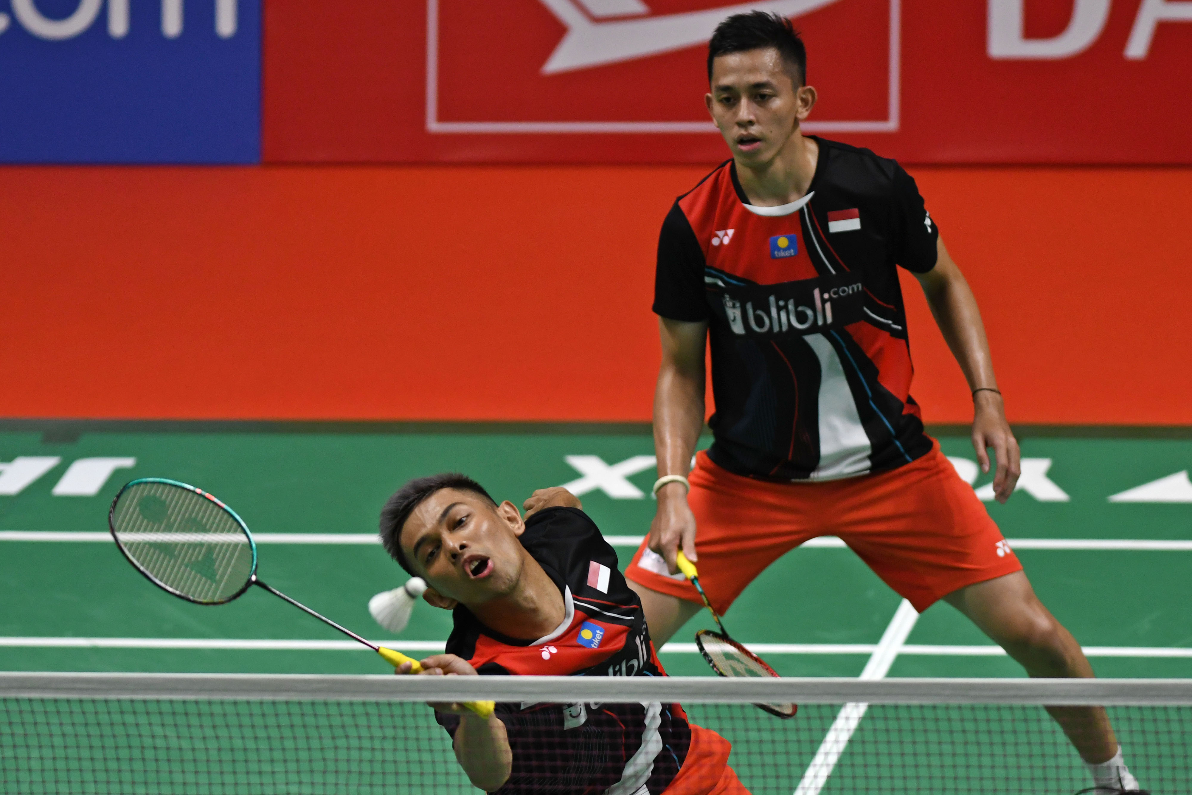  Pebulu tangkis ganda putra Indonesia Fajar Alfian (kiri) dan rekannya Muhammad Rian Ardianto 