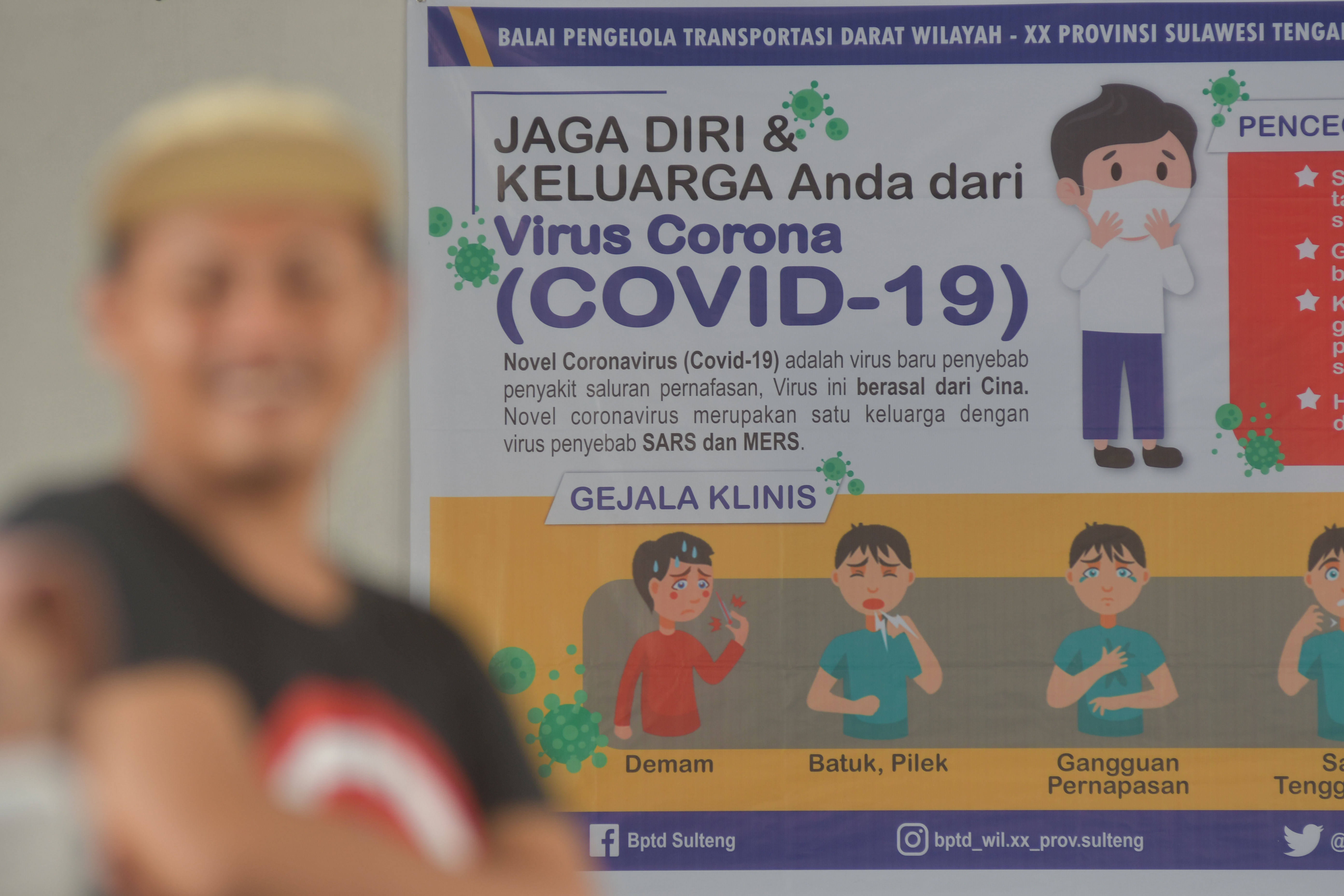 Sosialisasi waspada virus korona terus digalkkan pemda setempat.