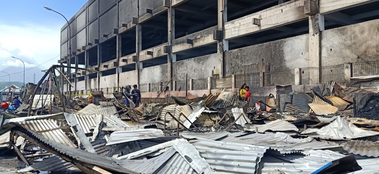 Puluhan warung makan di Pasar Gamalama, Ternate, Maluku Utara terbakar tadi pagi, Sabtu (14/3/2020).