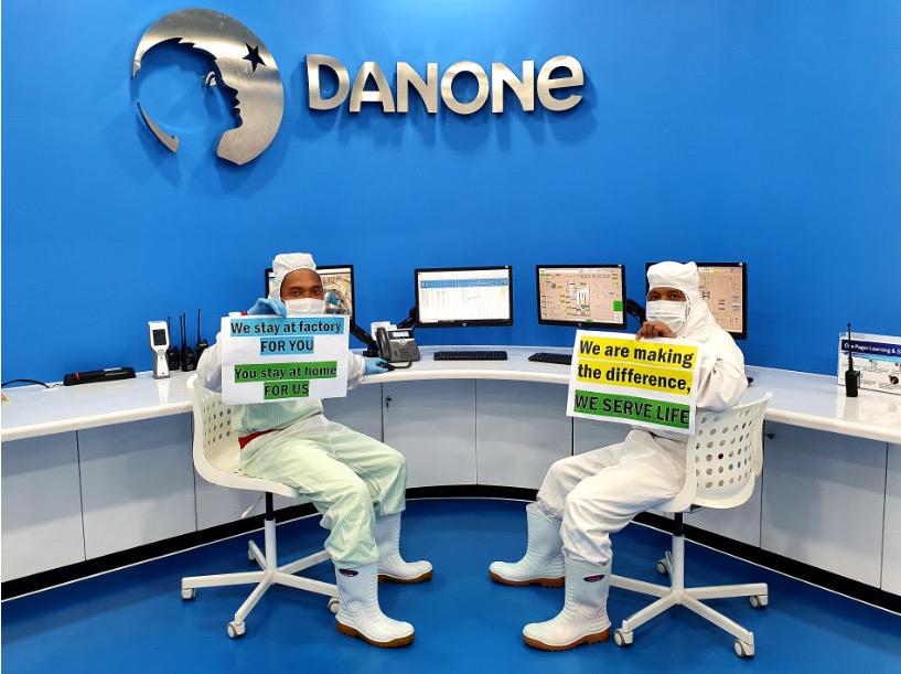 Karyawan Danome mengenakan APD untuk melindungi diri dari Covid-19