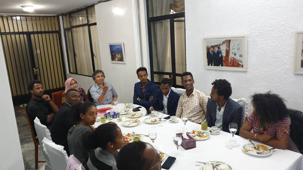 Sejumlah tokoh pemuda Ethiopia saat jamuan makan malam di KBRi Addis Ababa.