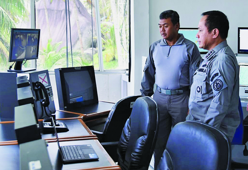 Kepala Badan Keamanan Laut (Bakamla/Indonesia Coast Guard) RI Laksamana Madya TNI Aan Kurnia (kanan).