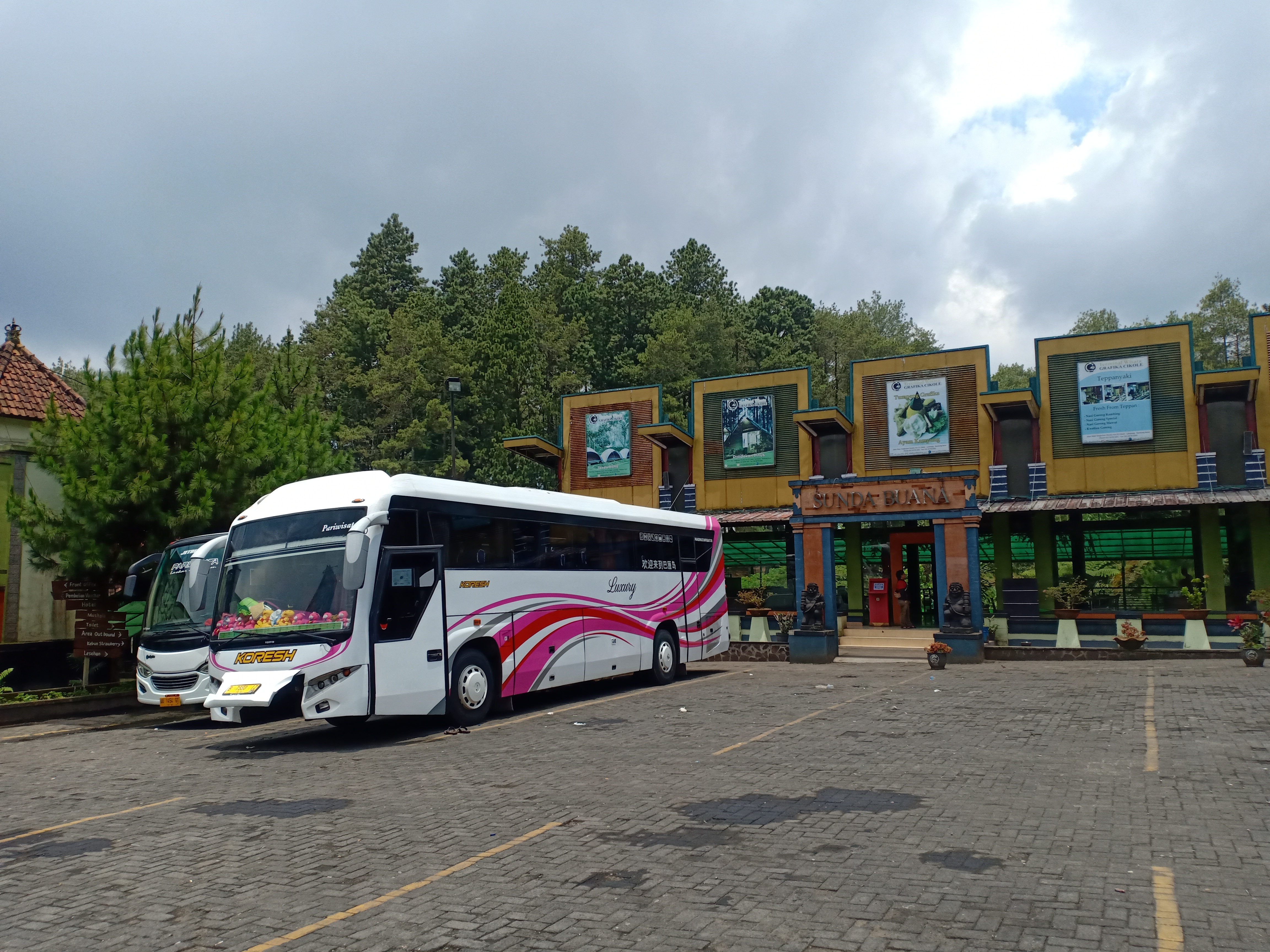 Minimalisir penyebaran virus korona, Bupati Bandung Barat menginstruksikan pengelola menutup objek wisata selama dua pekan atau 14 hari.