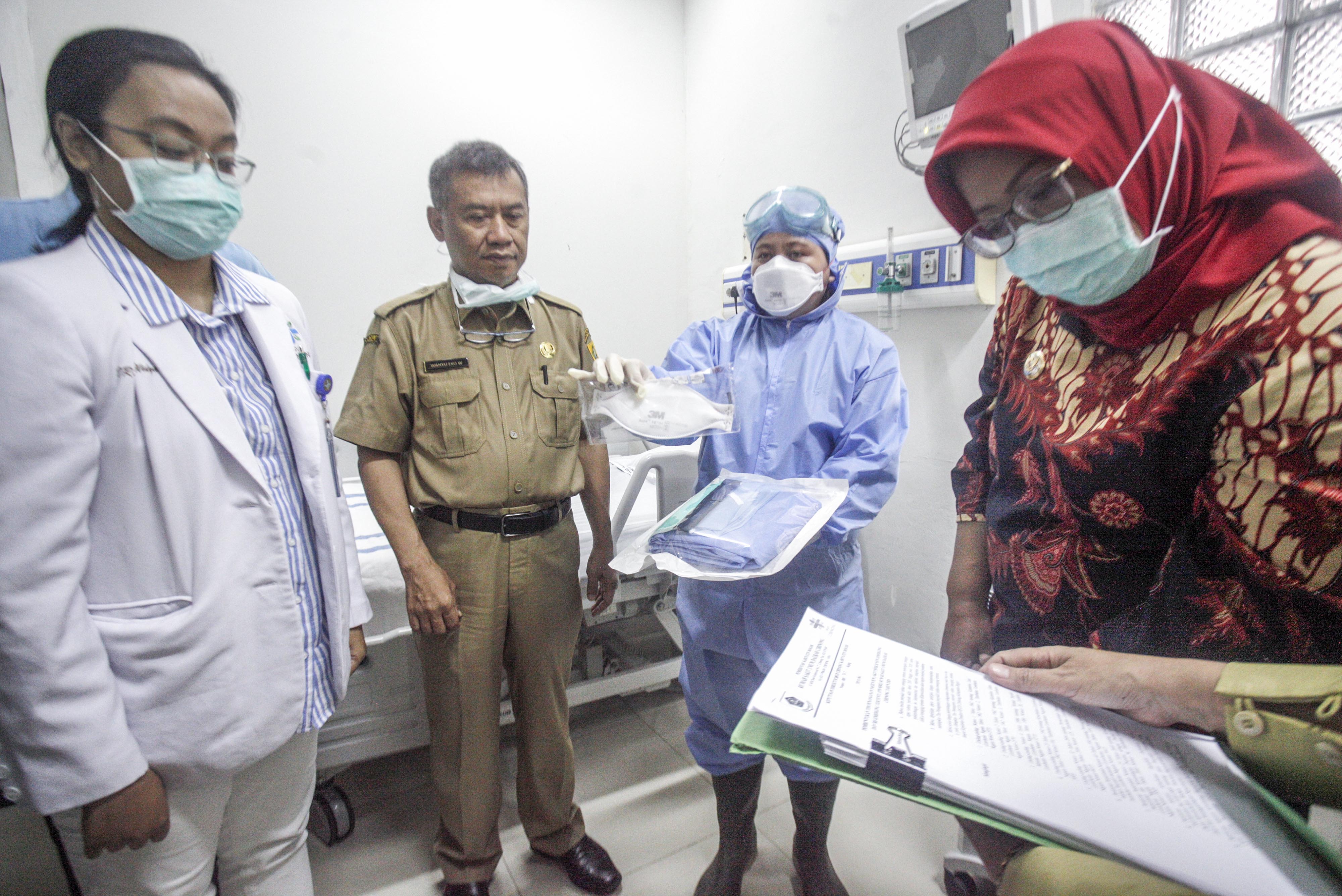 Bupati Bogor Ade Yasin memeriksa kesiapan RSUD Cibinong mengantisipasi Covid-19