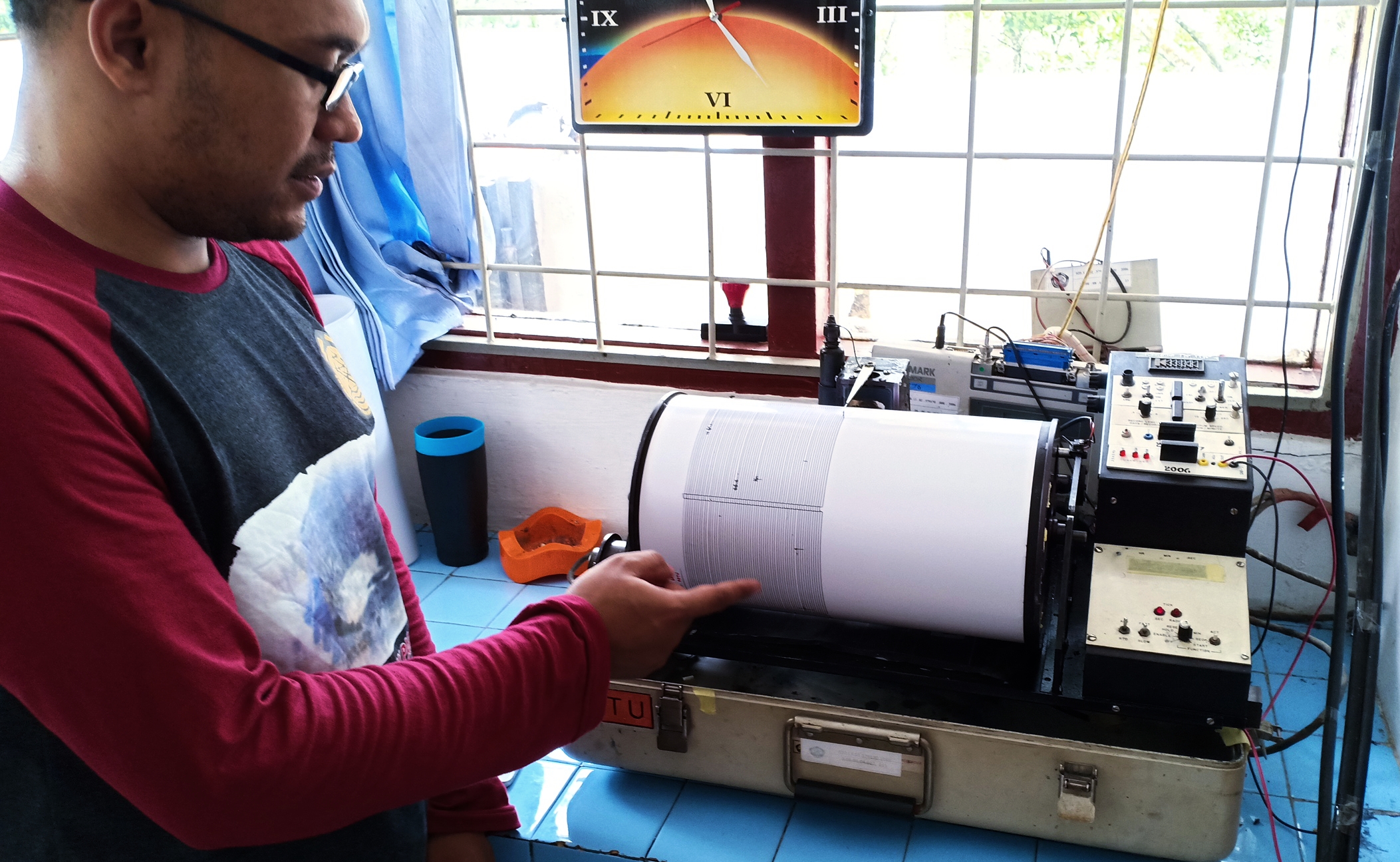 Gunung Merapi erupsi dan mengeluarkan abu setinggi 5 km. (foto ilustrasi).