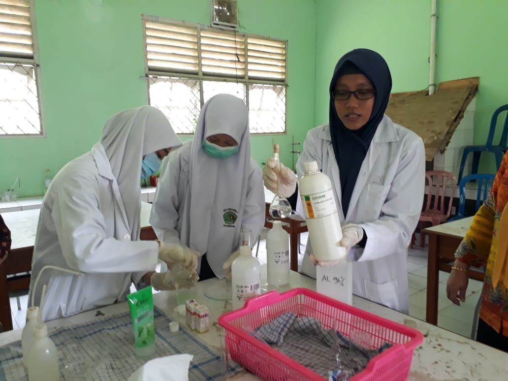 Ciptakan Hand Sanitizer, Siswa MAN 3 Palembang Banjir Pesanan