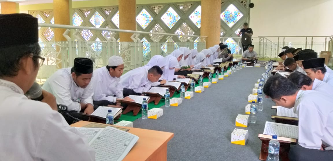 Kegiatan di Masjid Nursiah Daud Paloh