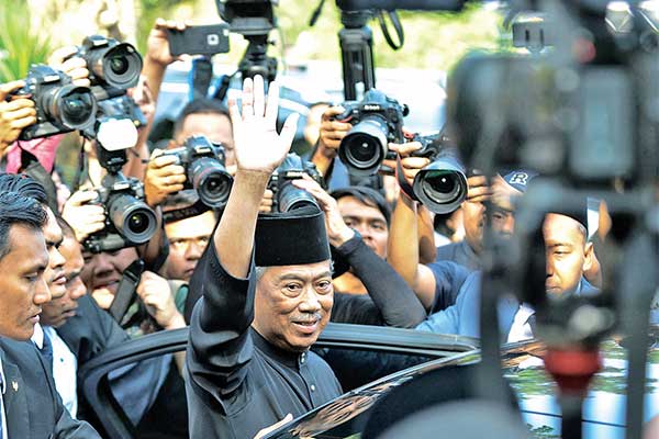 residen Parti Pribumi Bersatu Malaysia (Bersatu) Muhyiddin bin Haji Muhammad Yassin sebelum dilantik menjadi perdana menteri ke-8 Malaysia 