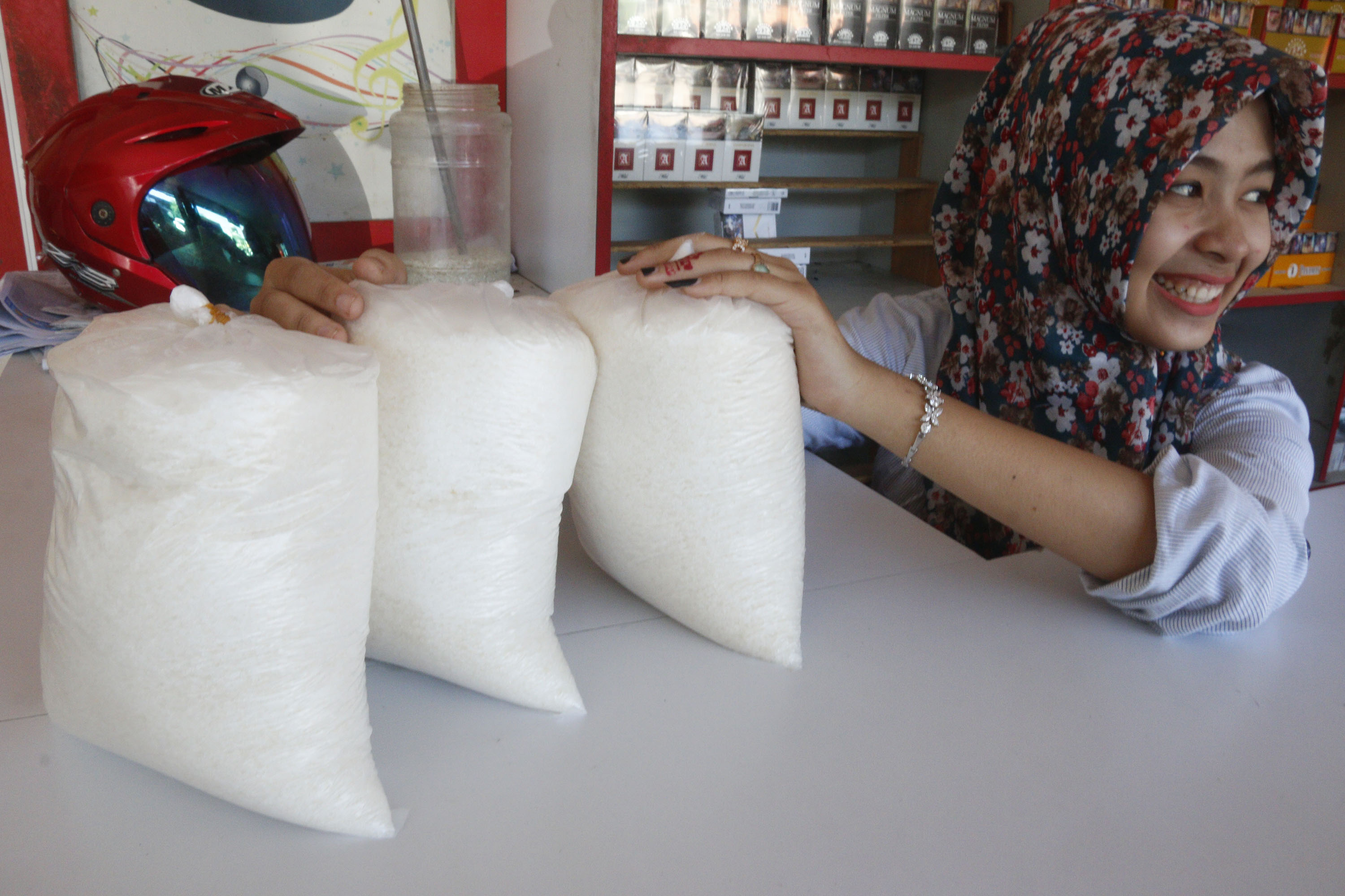 Harga gula pasir di Jawa Tengah melonjak namun belum perlu menggelar operasi pasar. 