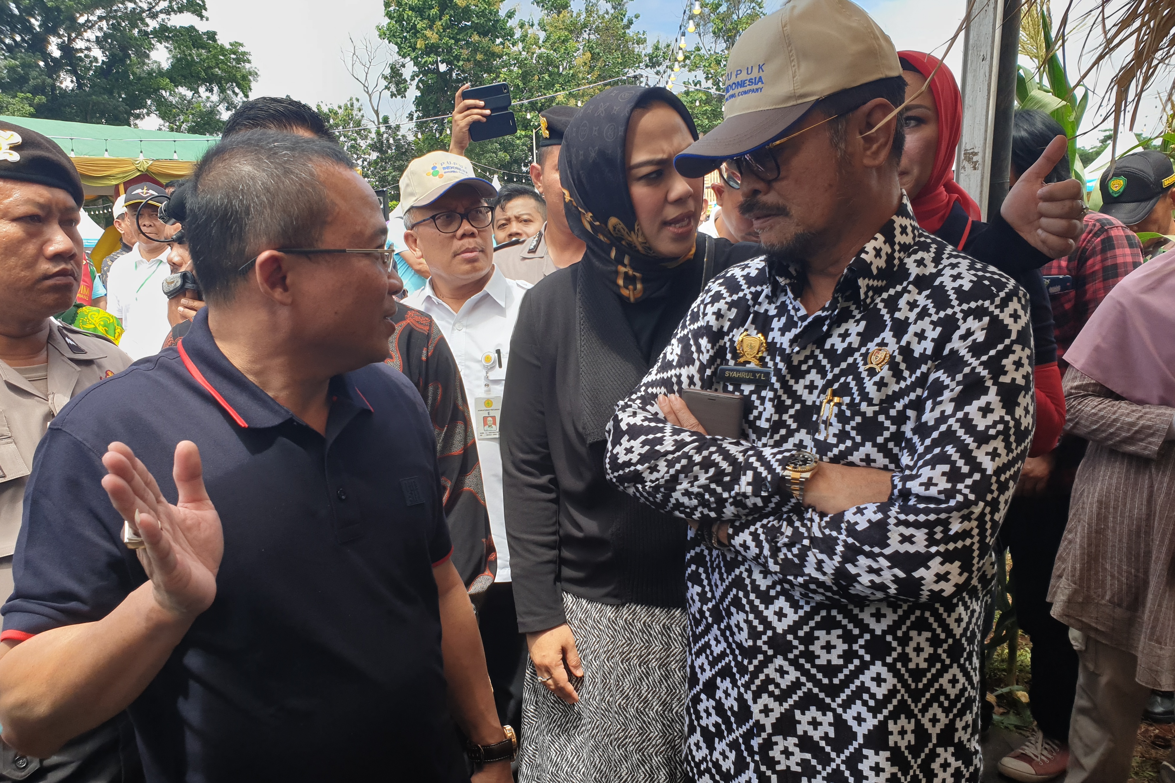 Menteri Pertanian Syahrul Yasin Limpo (kanan)