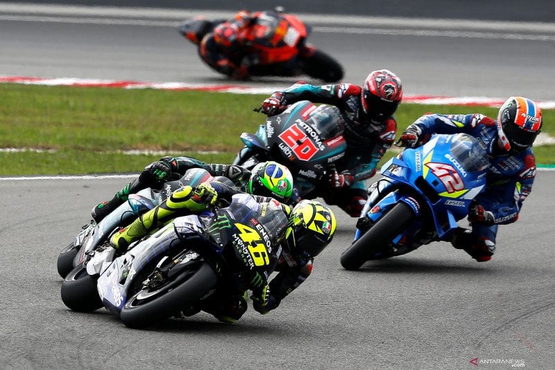 Pebalap tim Monster Energy Yamaha MotoGP Valentino Rossi di Grand Prix Malaysia, Sirkuit Sepang, Malaysia.