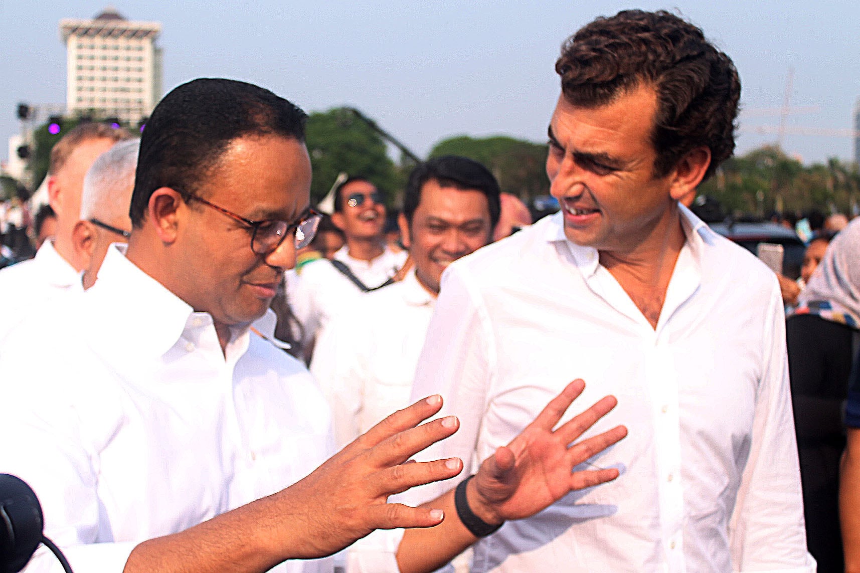 Gubernur DKI Jakarta Anies Baswedan bersama Chief Championship Officer Formula E Alberto Longo