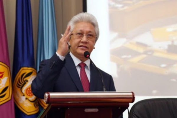 Darmansjah Djumala Diplomat senior yang bertugas di Vienna, Austria; Dosen S-3 Hubungan Internasional FISIP Universitas Padjadjaran, Bandung