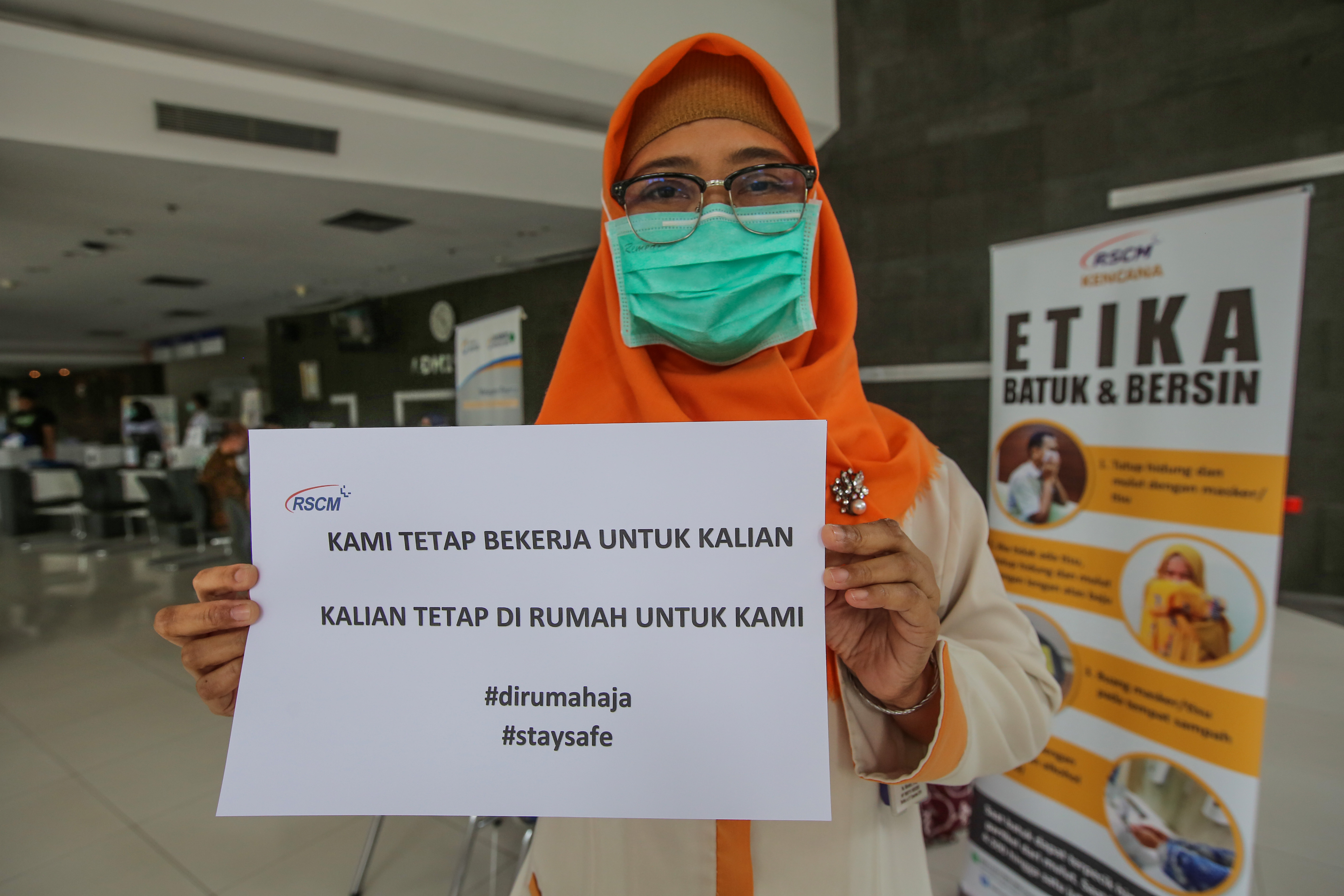 Himbauan untuk tetap di rumah sebagai upaya pencegahan penyebaran Covid-19.