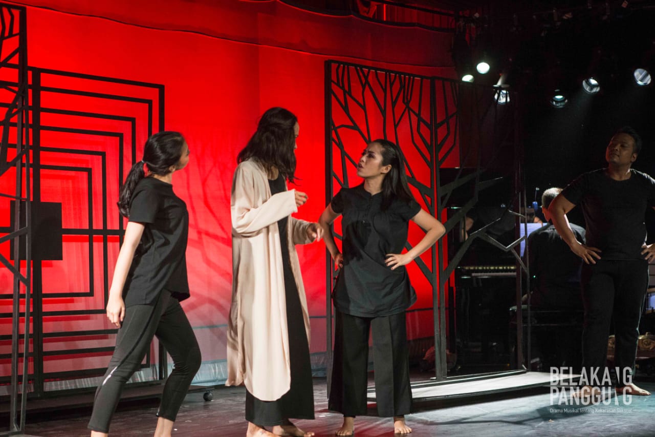 Pergelaran drama musikal 'Belakang Panggung'. 