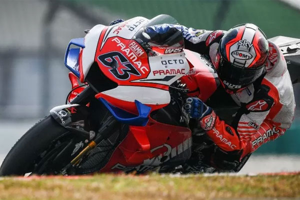 ebalap tim Pramac Racing Francesco Bagnaia asal Italia menjalani sesi tes pramusim MotoGP di Sirkuit Internasional Sepang, Malaysia  