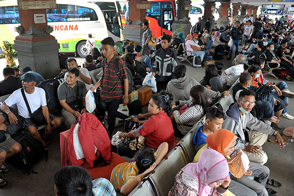 Suasana terminal saat musim mudik lebaran 