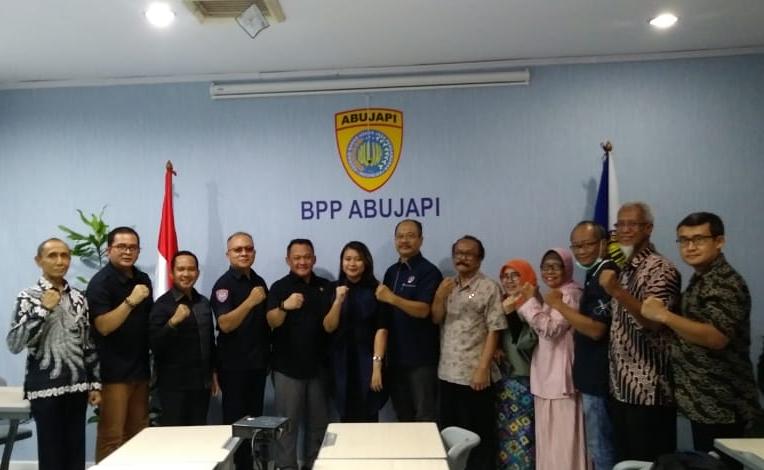 Asosiasi Badan Usaha Jasa Pengamanan Indonesia (ABUJAPI) yang tergabung dengan FADI meminta bantuan Presiden Jokowi.