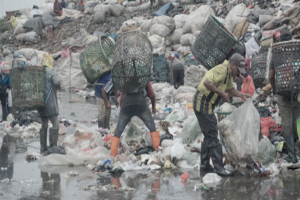 Organisasi Lingkungan Kompak Bantu Pahlawan Sampah