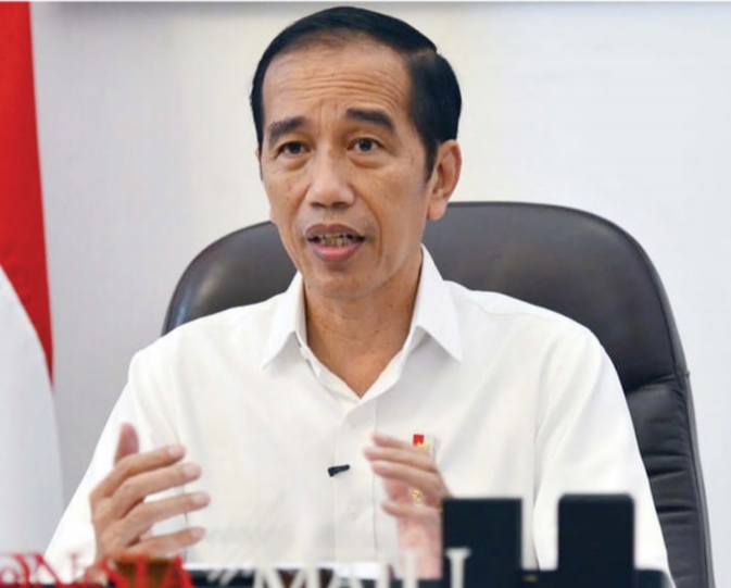 Presiden Joko Widodo memberikan penjelasan terkait dengan omnibus law RUU Cipta Kerja di Istana Merdeka, Jakarta, kemarin. 