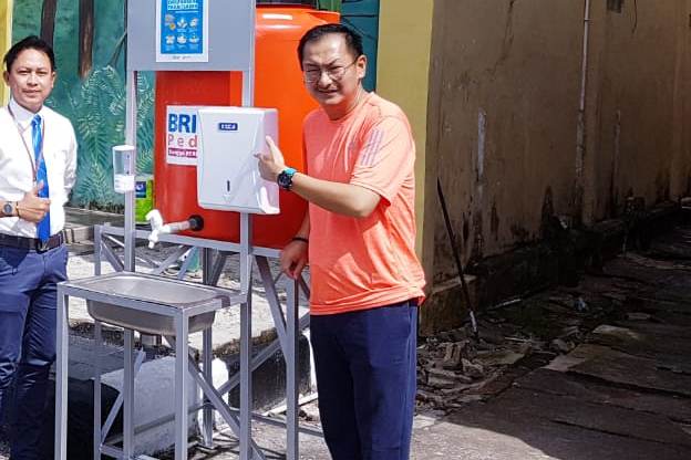 Wakil Bupati Belitung Isyak Meirobie (kanan)