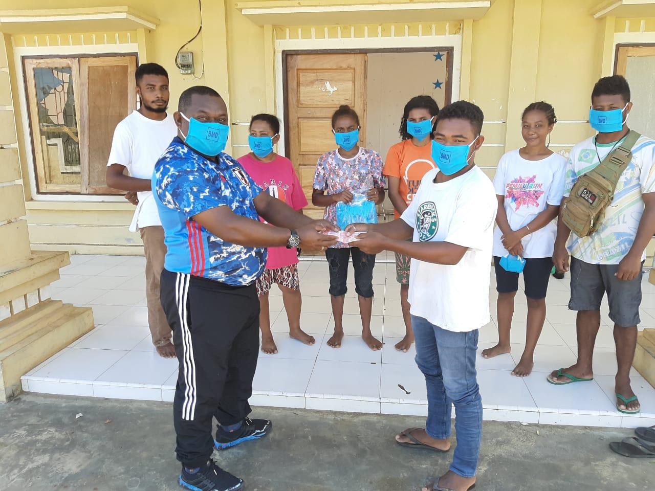 DPR Papua memberikan donasi kepada mahasiswa Papua