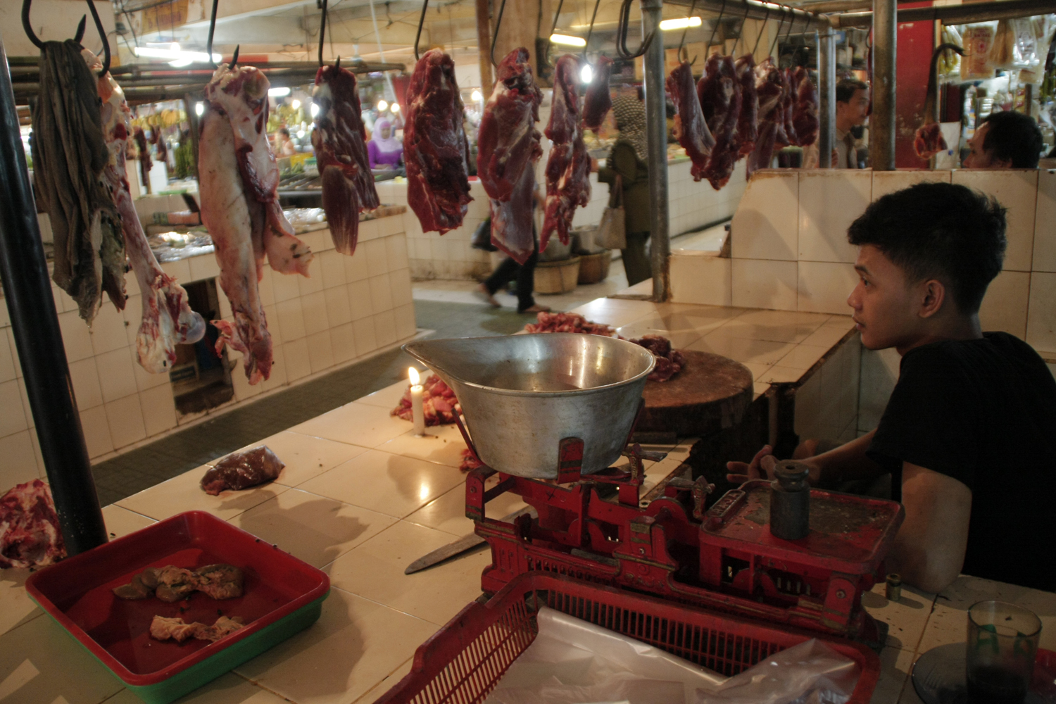 Los dading di Pasar Agung Kota Depok tetap berjualan di tengan wabah Covid-19 melalui penjulan online/daring.
