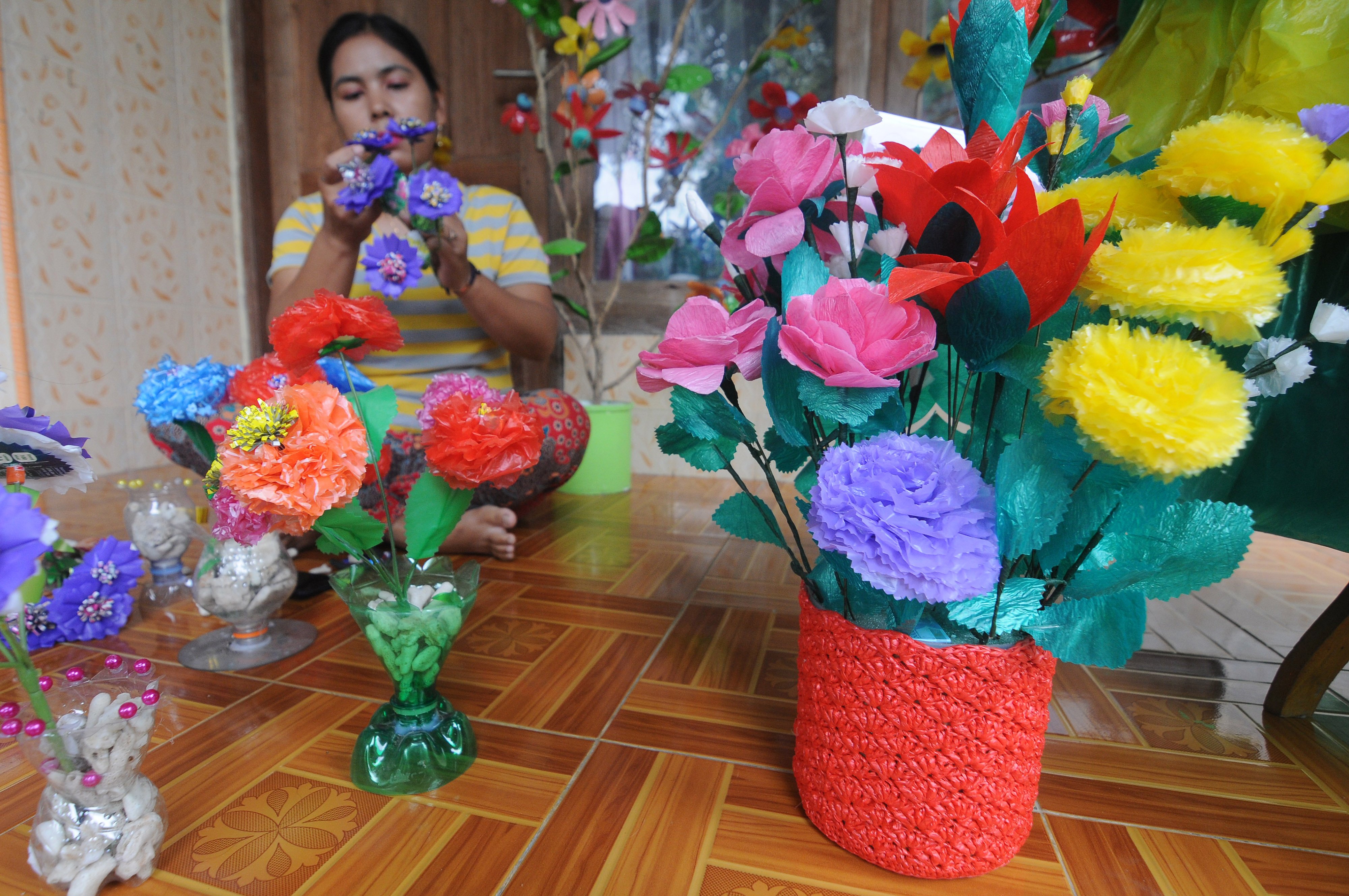 KUR di sebuah desa di Boyolaki dimanfaatkan untuk menjadi sentra kerajinan dari bahan daur ulang 
