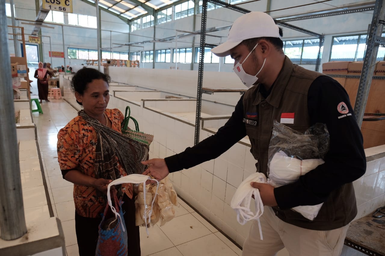 Pembagian masker gratis untuk warga (foto ilustrasi)