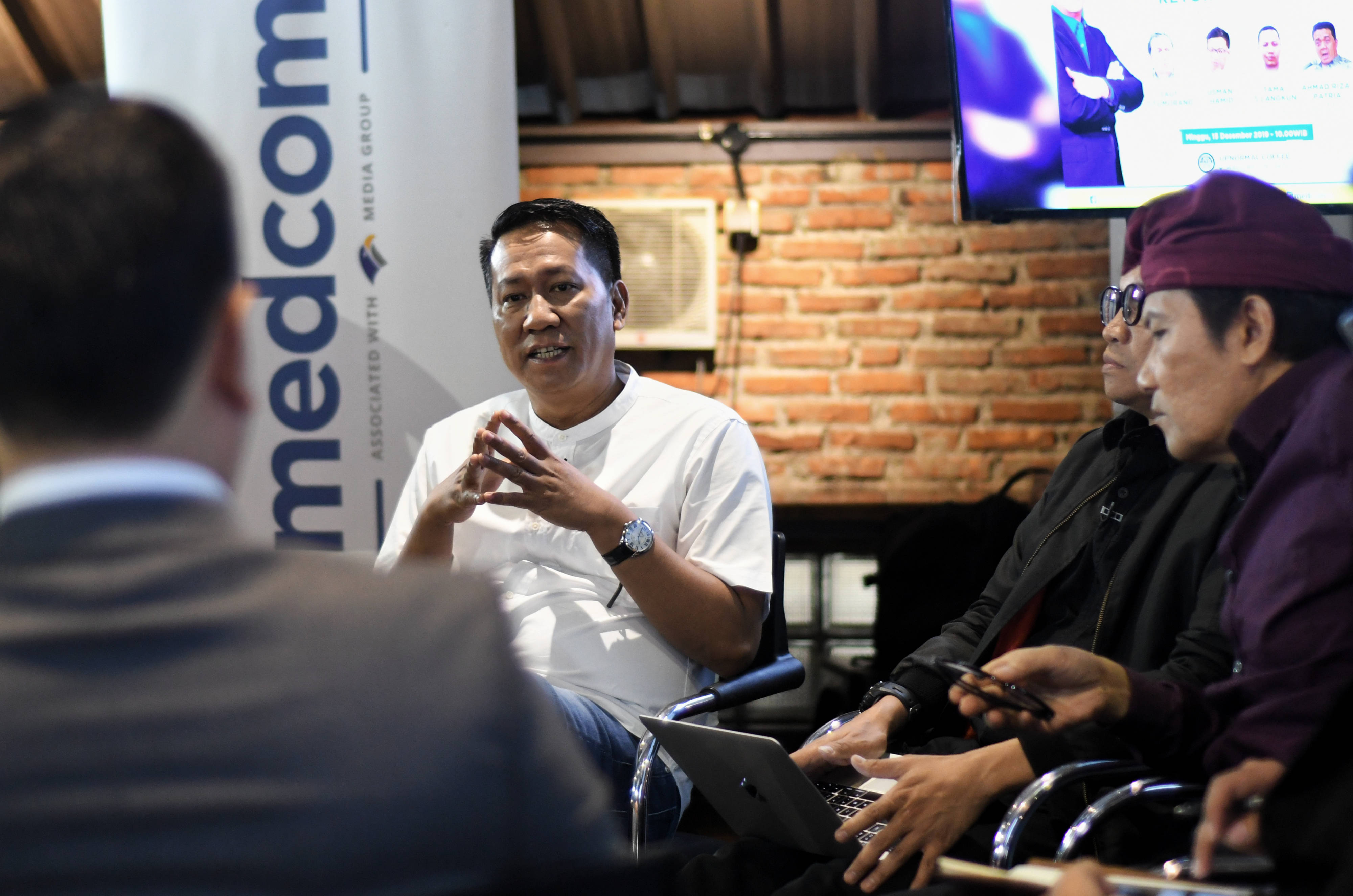 Ketua Badan Legislasi DPR RI Supratman Andi Agtas (kiri).