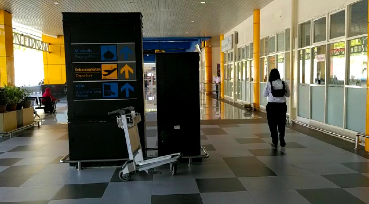 Suasana Terminal Bandara Sultan Babullah Ternate, Jumat (24/4/2020).