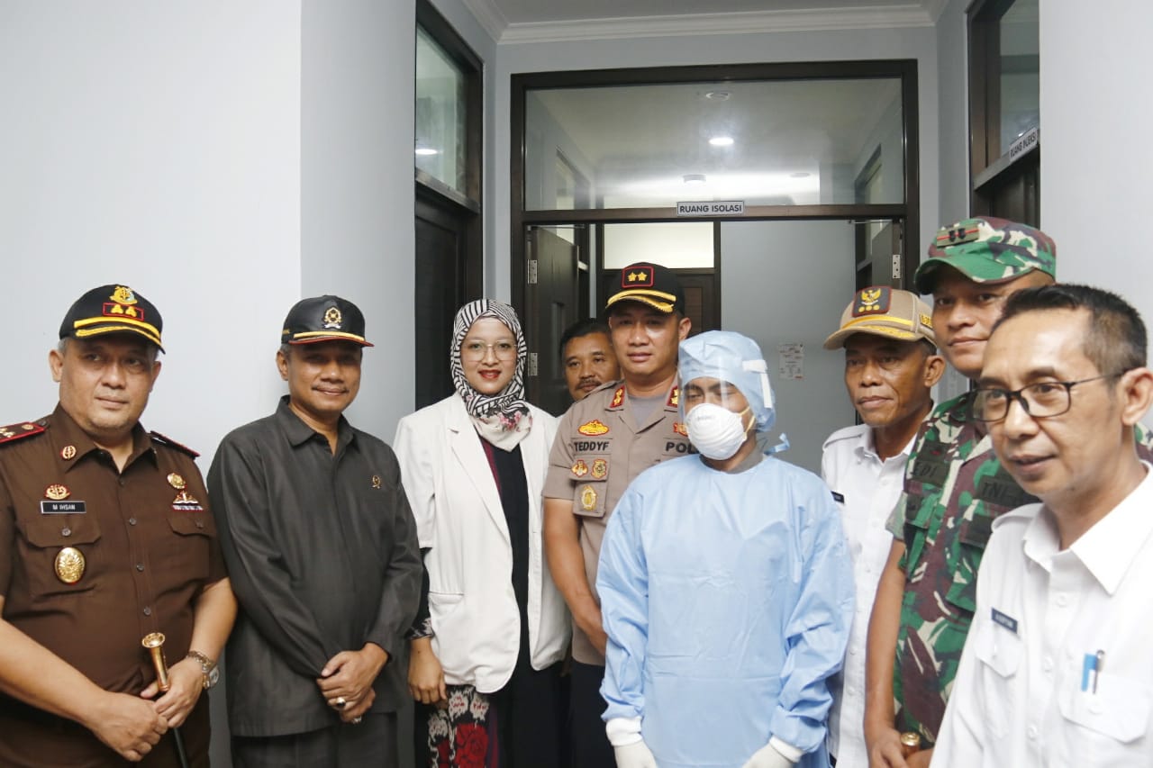  Bupati Subang Ruhimat ketika melakukan pengecekan RSU Ciereng yang dijadikan RS tujukan pasien corona