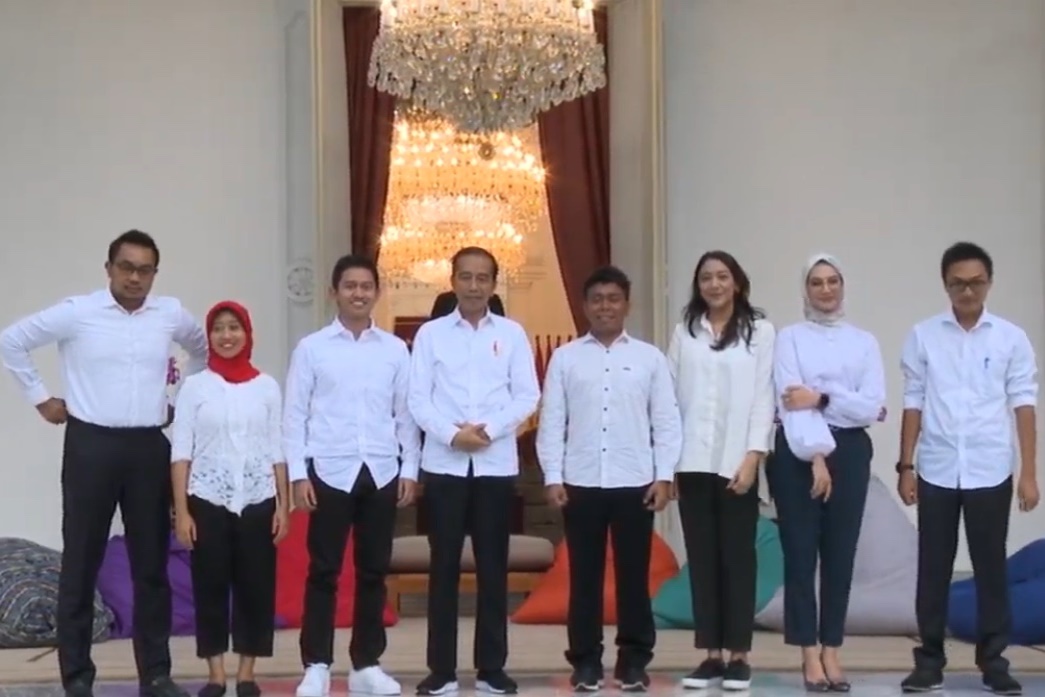 Presiden Joko Widodo dan staf khusus milenial