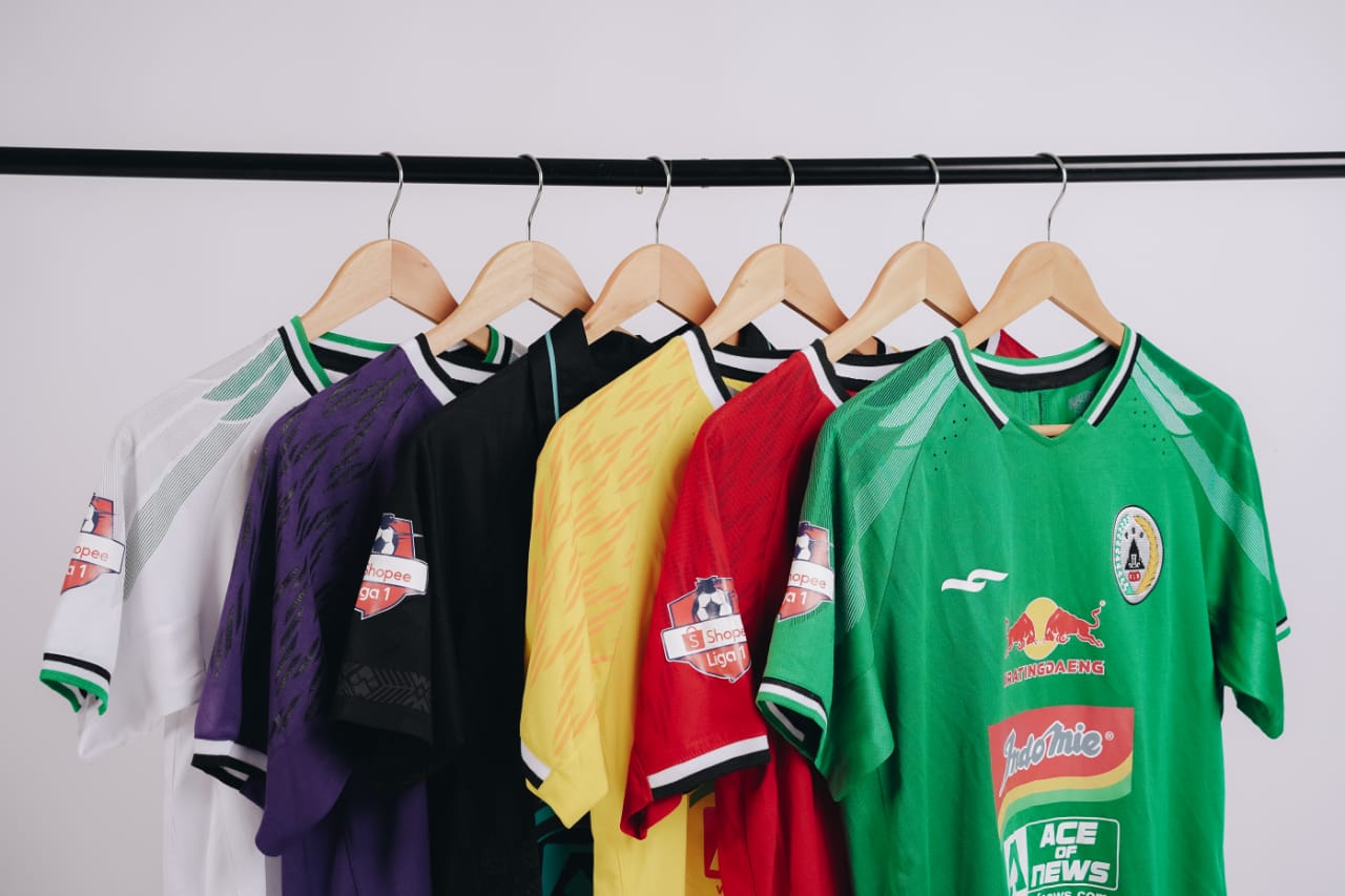 PS Sleman melelang 38 jersey selama dua minggu, dan hasil lelang amal disumbangkan untuk tenaga medis. 