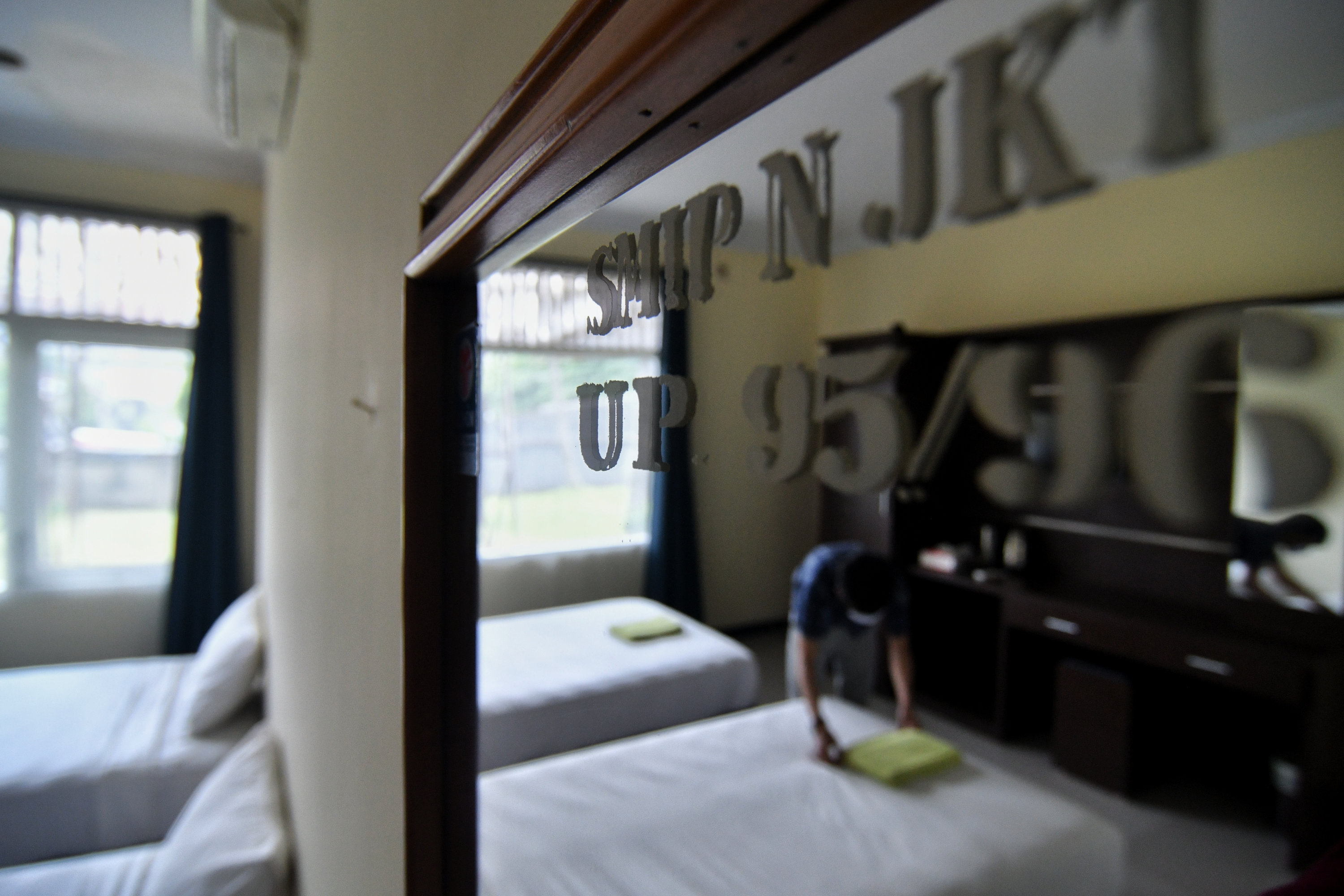 Tempat isolasi yang disiapkan di SMKN 57 Pasar Minggu Jakarta