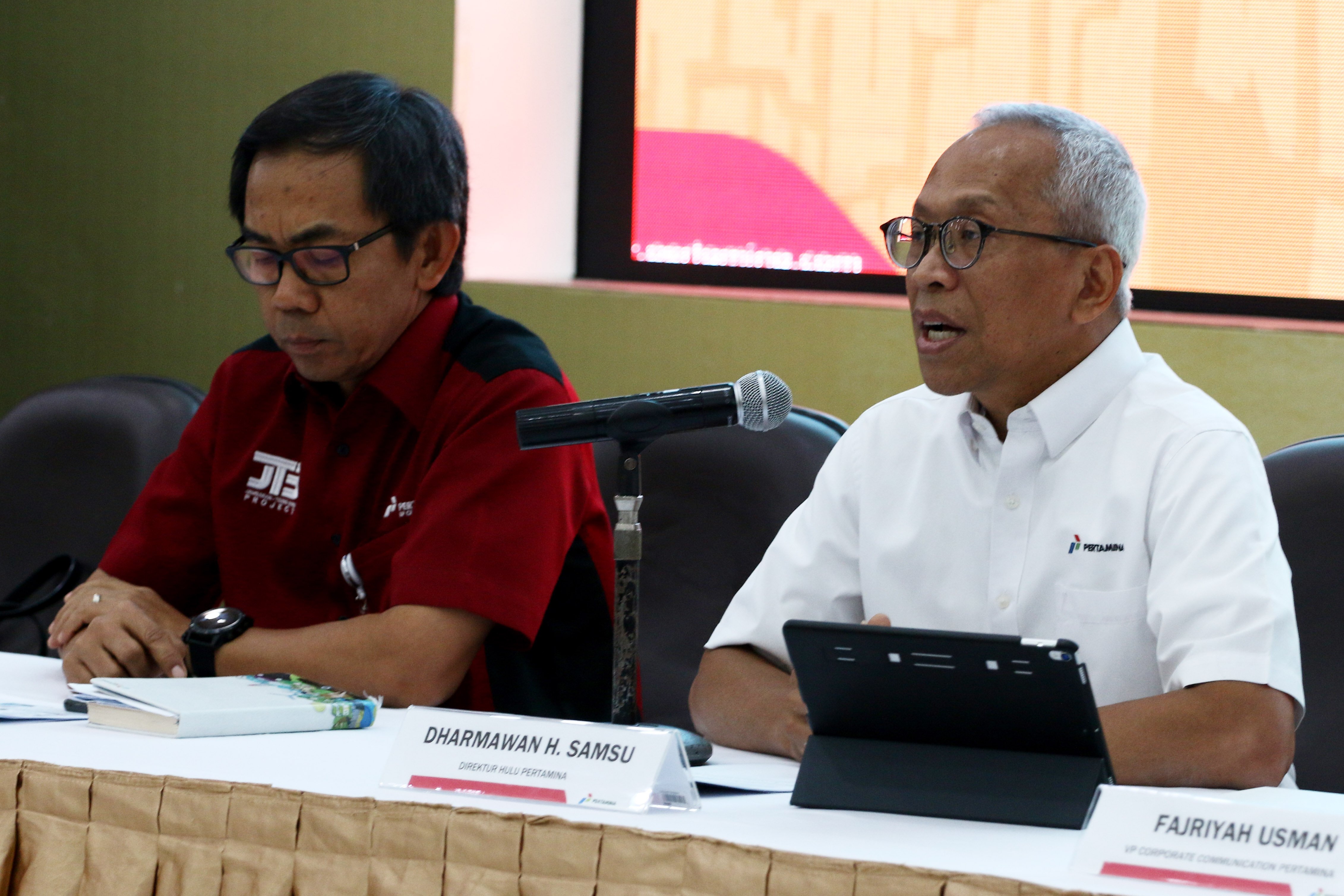  Direktur Hulu PT Pertamina (Persero) Darmawan H Samsu (kanan)