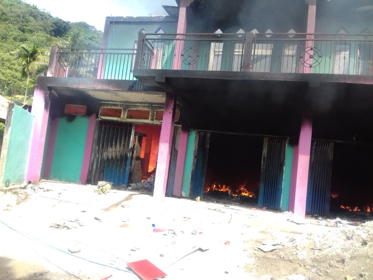 Toko kelontong di Tentang, Kecamatan Ndoso, Kabupaten Manggarai Barat, NTT, ludes terbakar. Kerugian mencapai Rp7 juta.