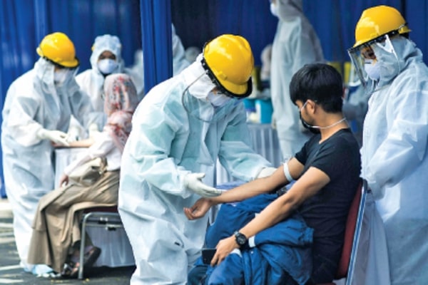 Rapid test pada warga.