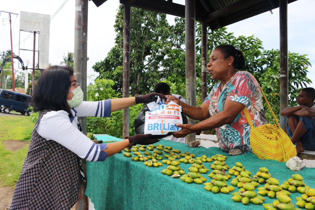 Bantuan sembako diberikan kepada yang terdampak pandemi Covid-19.