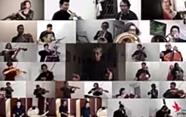 Pelaku seni menggelar pertunjukan daring