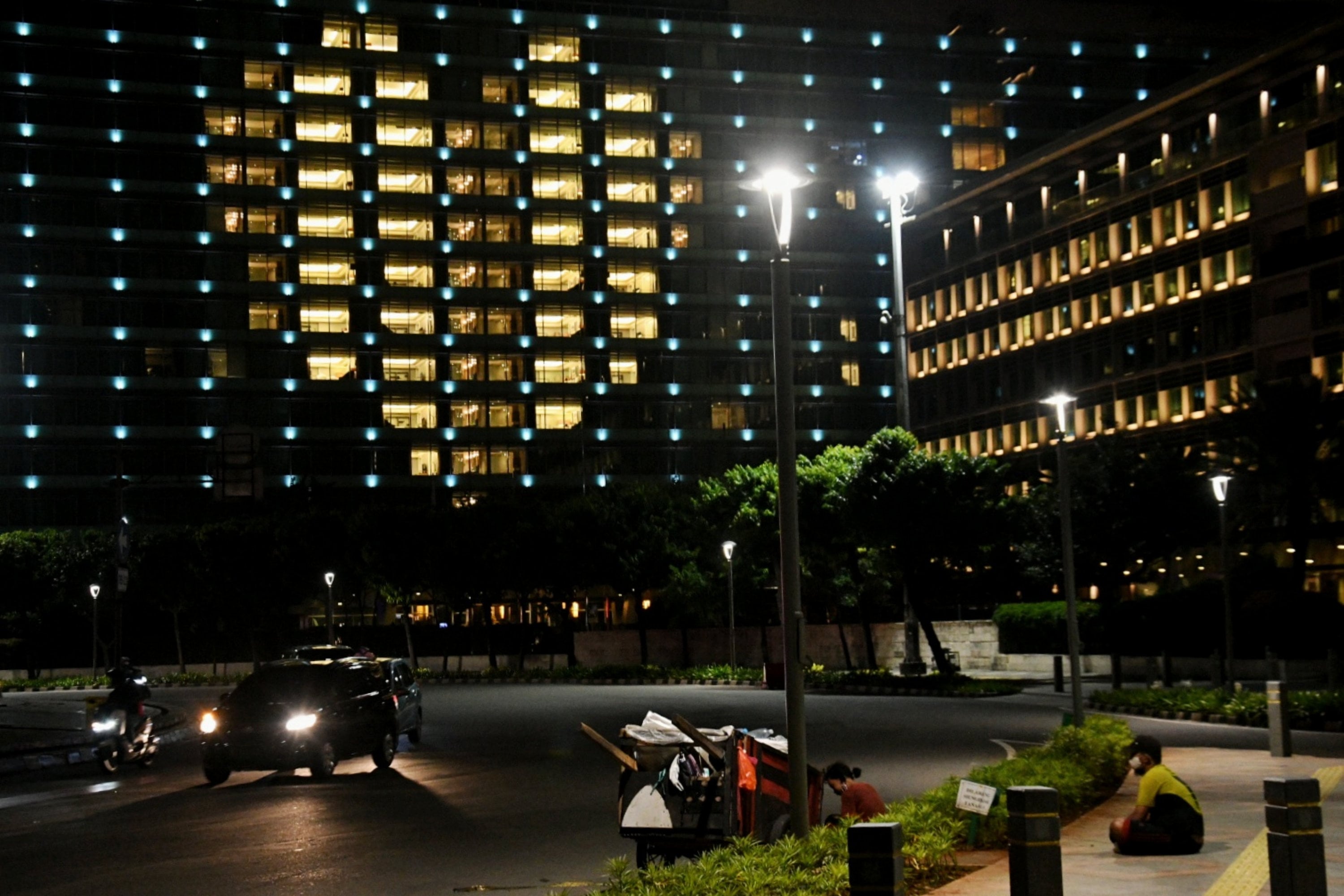 Manusia gerobak yang biasa menjamus di saat bulanRamadan mulai terlihat di kawasan Bundaran HI, Jakarta Pusat