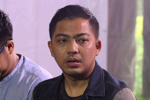 Ade Govinda Batal Manggung, Bikin Musik