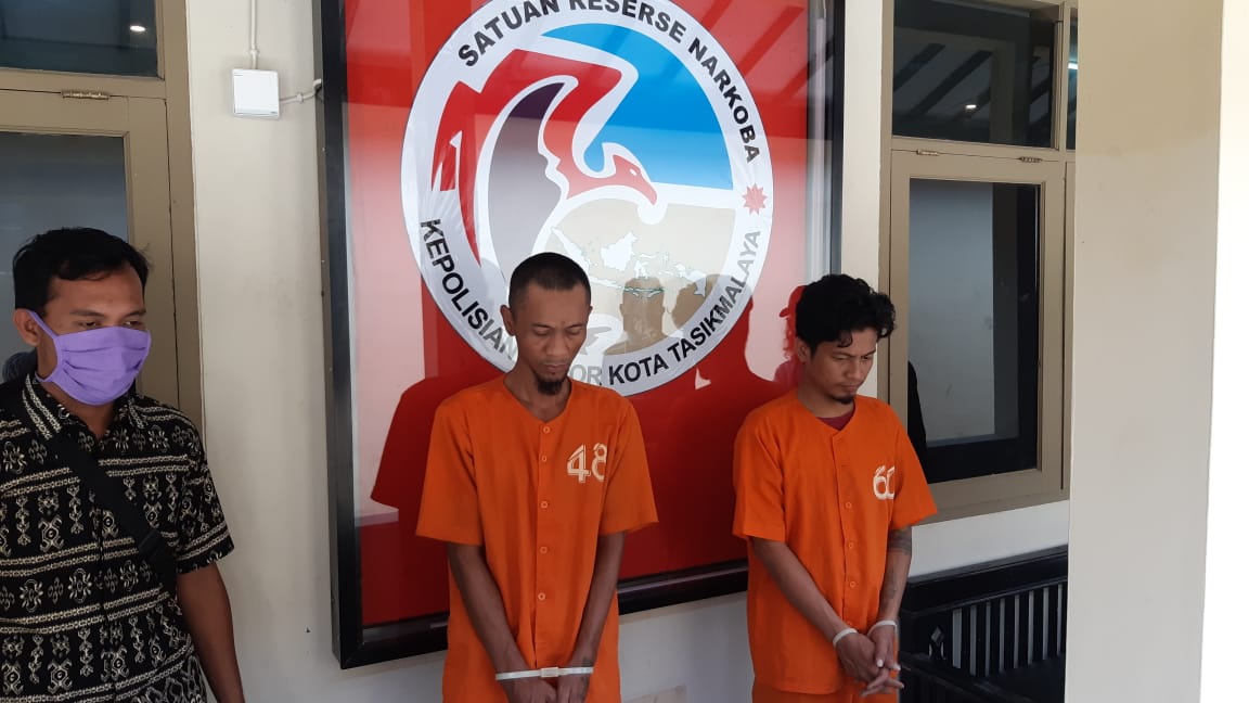 (Satnarkoba Polres Tasikmalaya Kota menangkap salah pengedar narkoba jenis sabu-sabu berinisial, DA, 38,warga Kota Tasikmalaya.