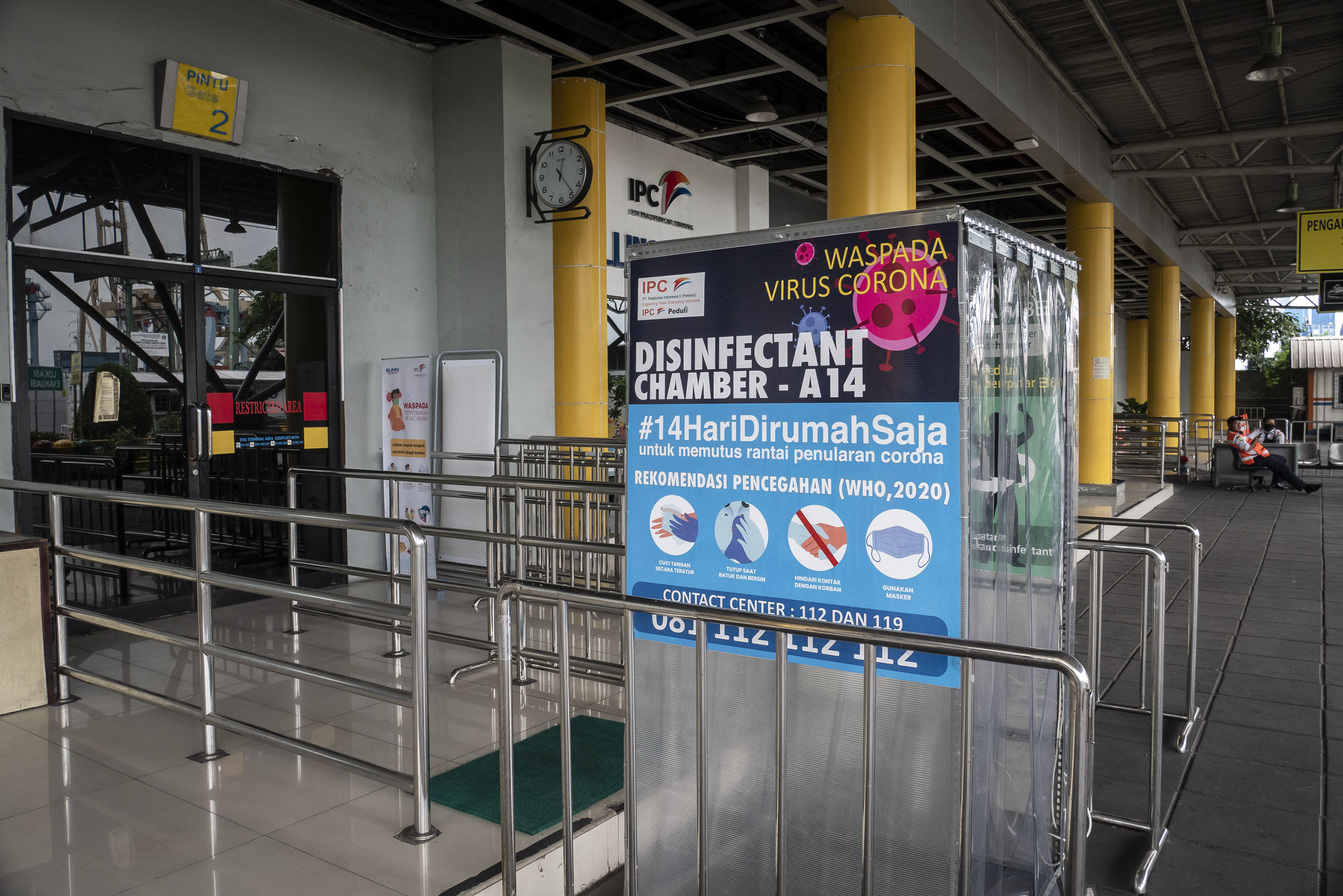 Pengentian layanan penumpang di Pelabuhan tanjung Priok akibat adanya larangan mudik