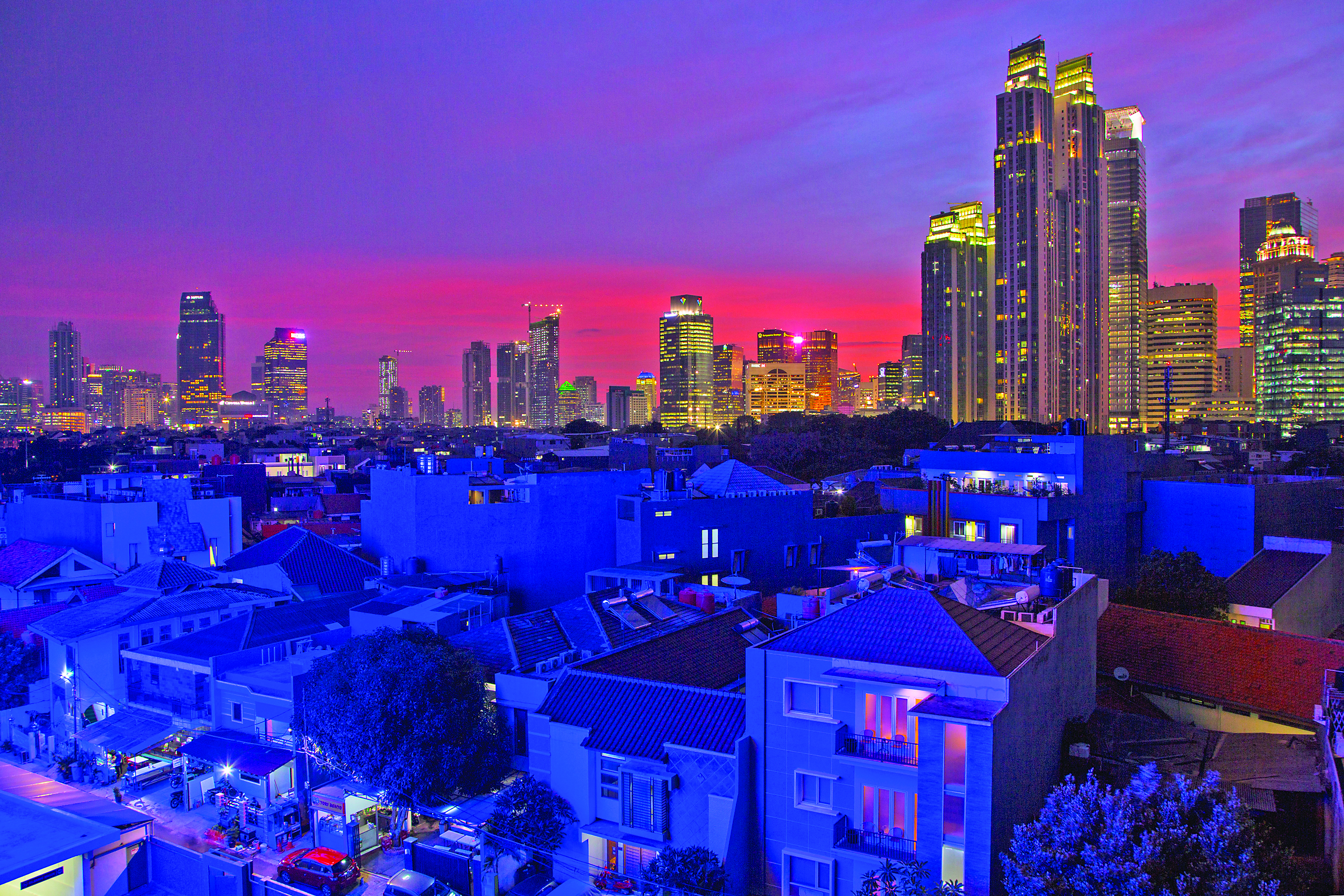 Sepotog senja di Jakarta