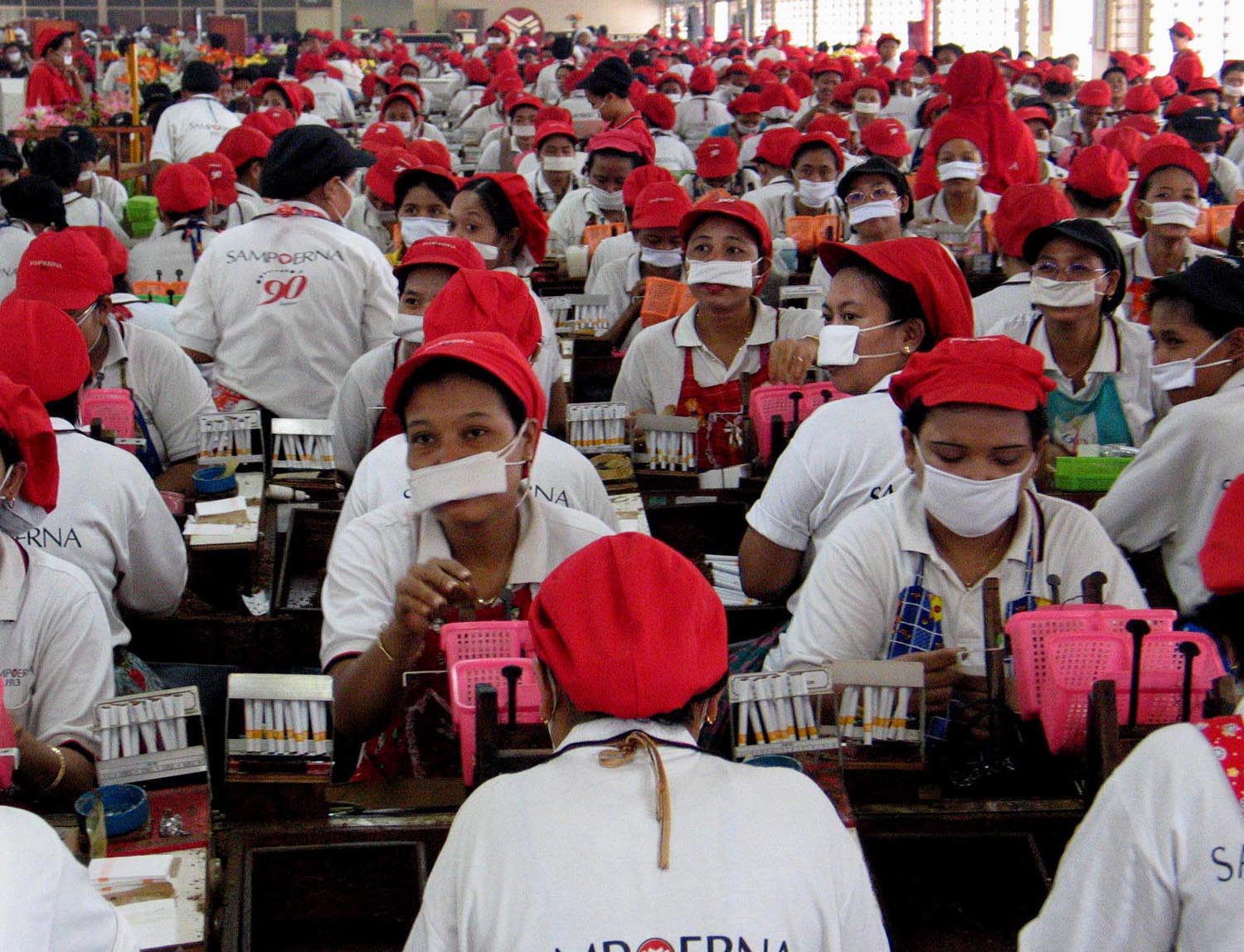 Pekerja pabrik rokok Sampoerna, Surabaya