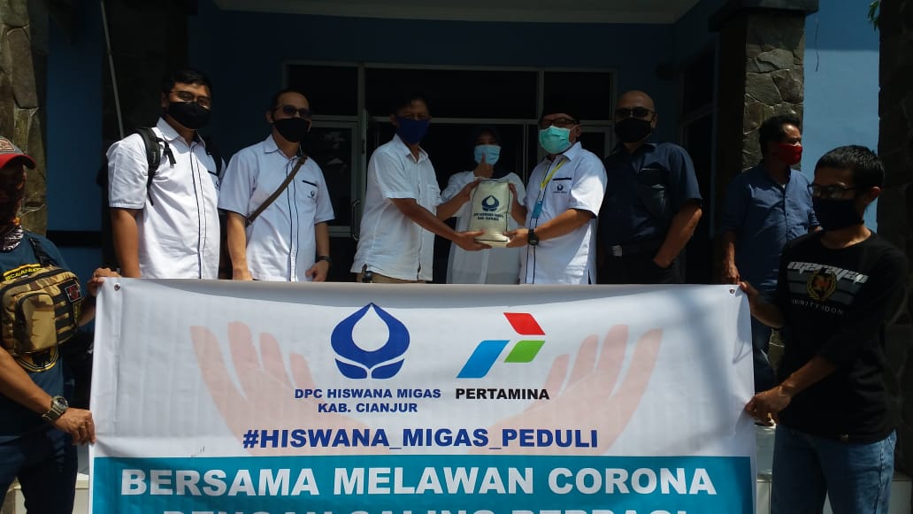 Hisnawa Migas Kabupaten Cianjur memberikan bantuan sembako kepada wartawan, Senin (20/4/2020).