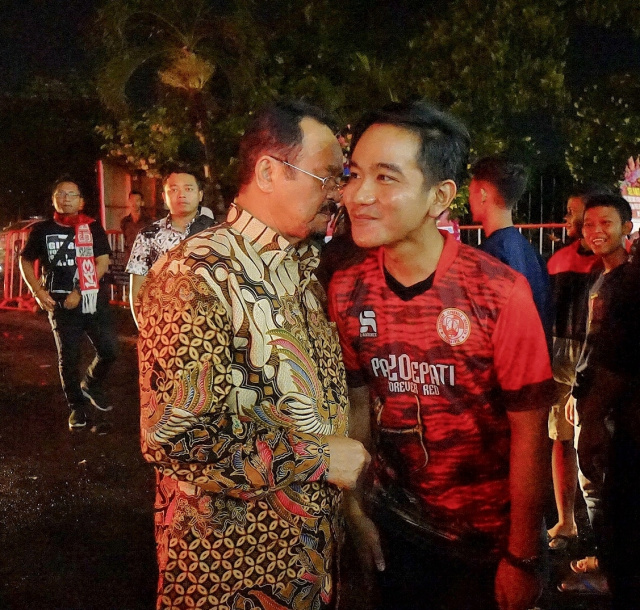 BAKAL calon walikota dari PDIP Solo, Achmad Purnomo dan Gibran Rakabuming Raka (kaos merah).