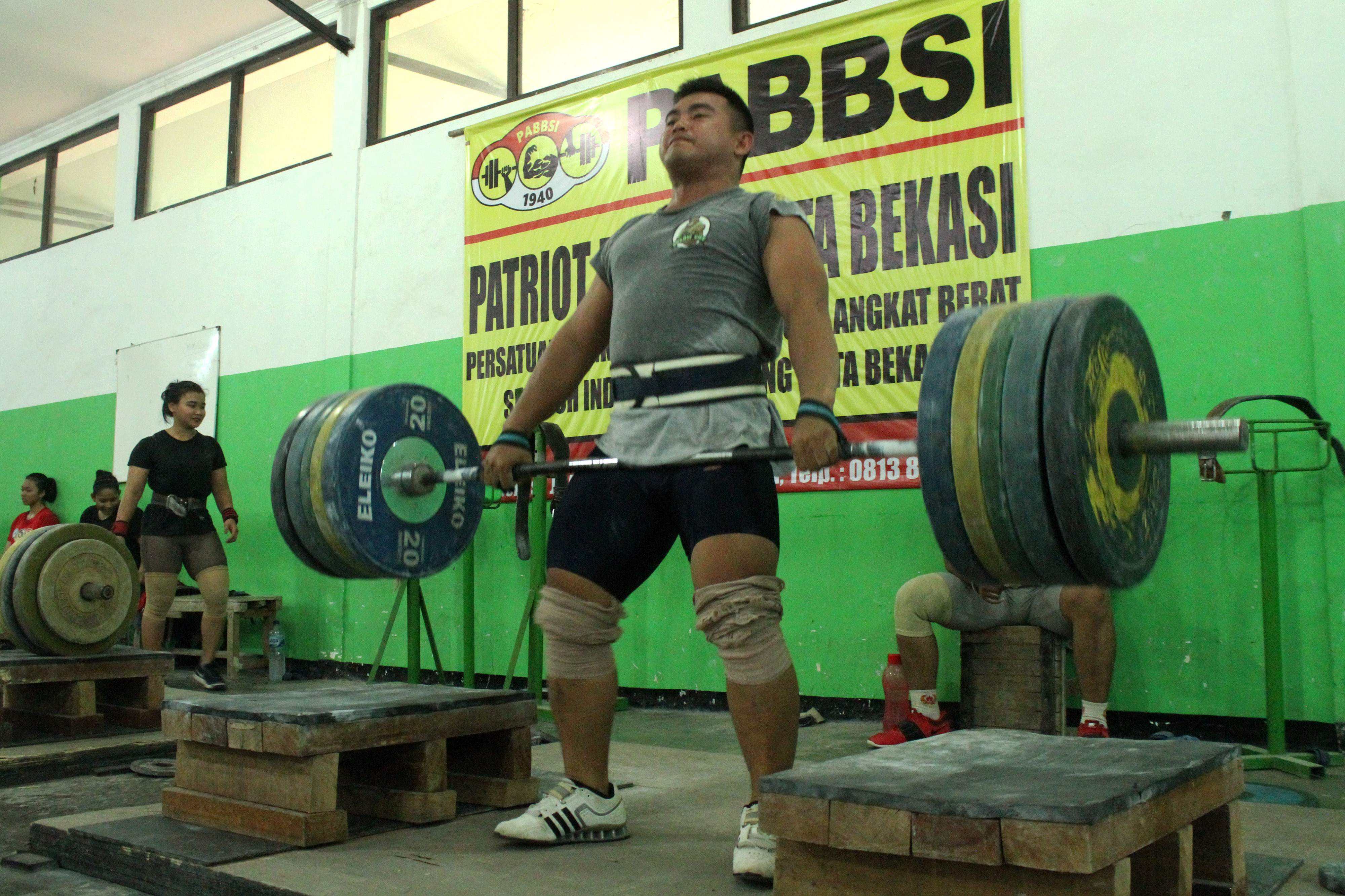 Lifter Muhammad Hasbih menjalani pemusatan latihan di Bekasi, Jawa Barat, akhir tahun lalu. Jabar meloloskan dua lifter ke PON 2020.
